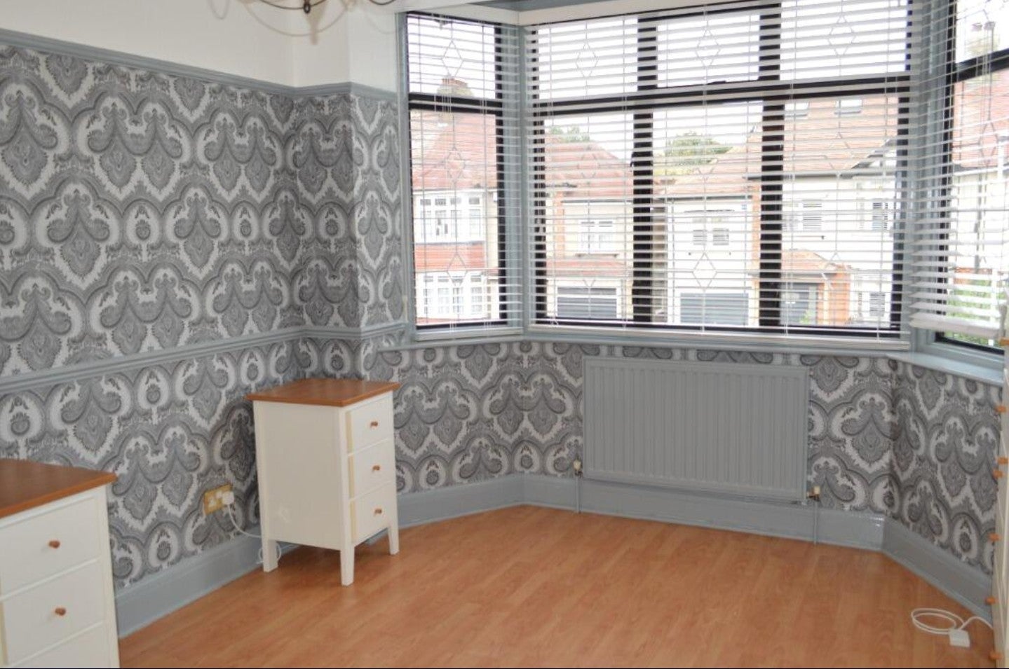 House Stewart Avenue in Greater London