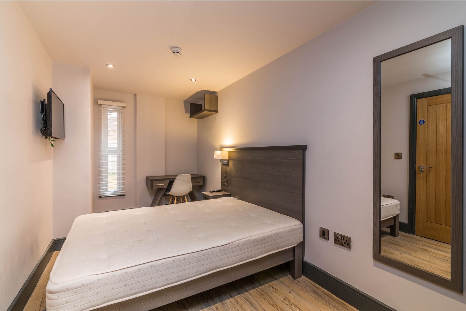 Room Weekday Cross in Nottingham