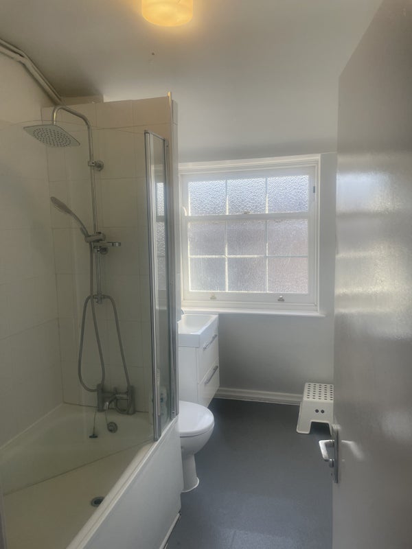 Room Lothian Road in Greater London