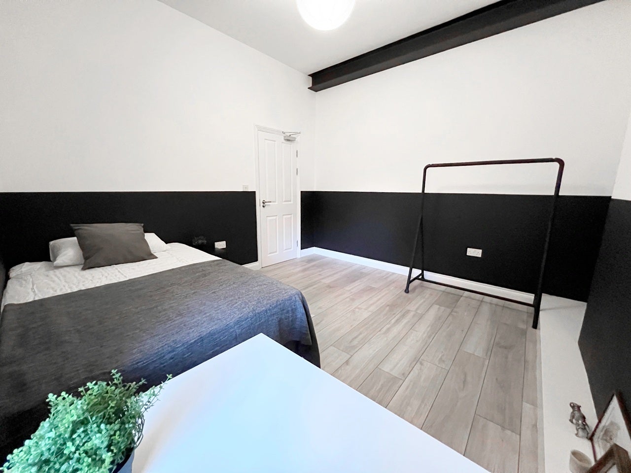 Room Louisville Road in Greater London