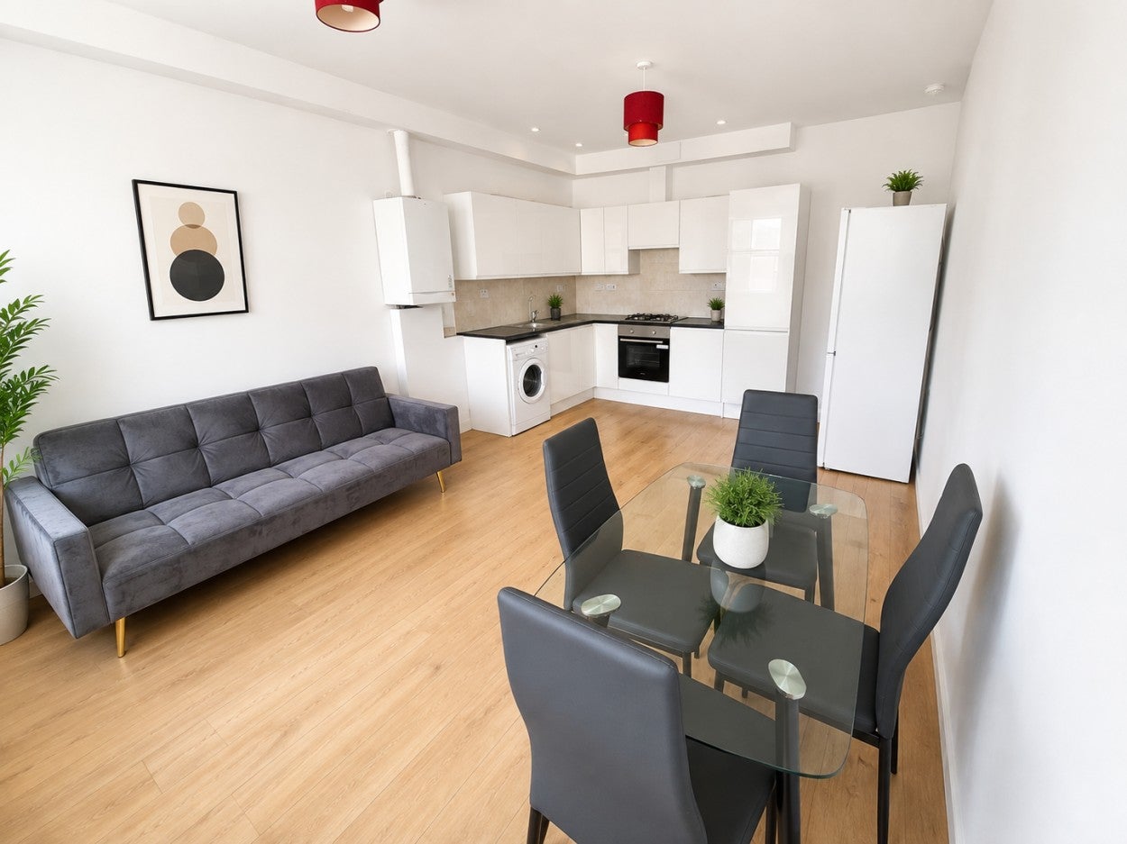 Flat Lewisham High Street in Greater London