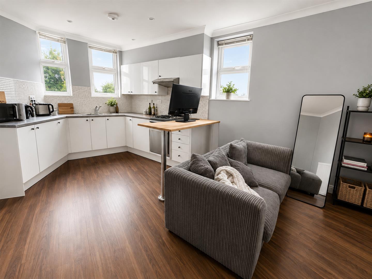 Flat Portview Road in Bristol