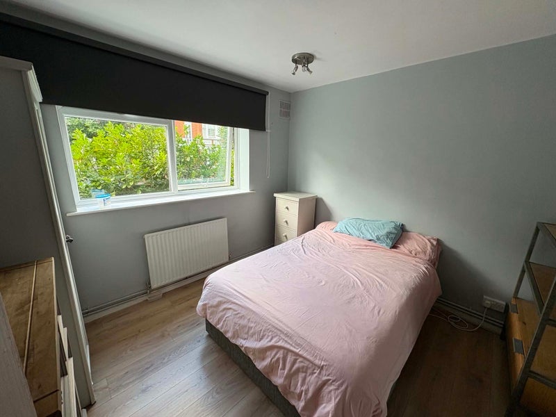 Room St. Ann's Hill in Greater London