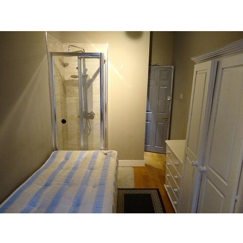 Room Castletown Road in London