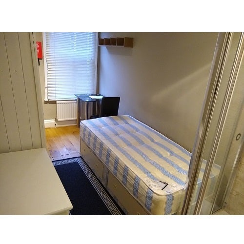 Room Castletown Road in London