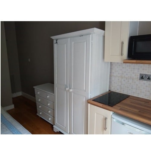 Room Castletown Road in London