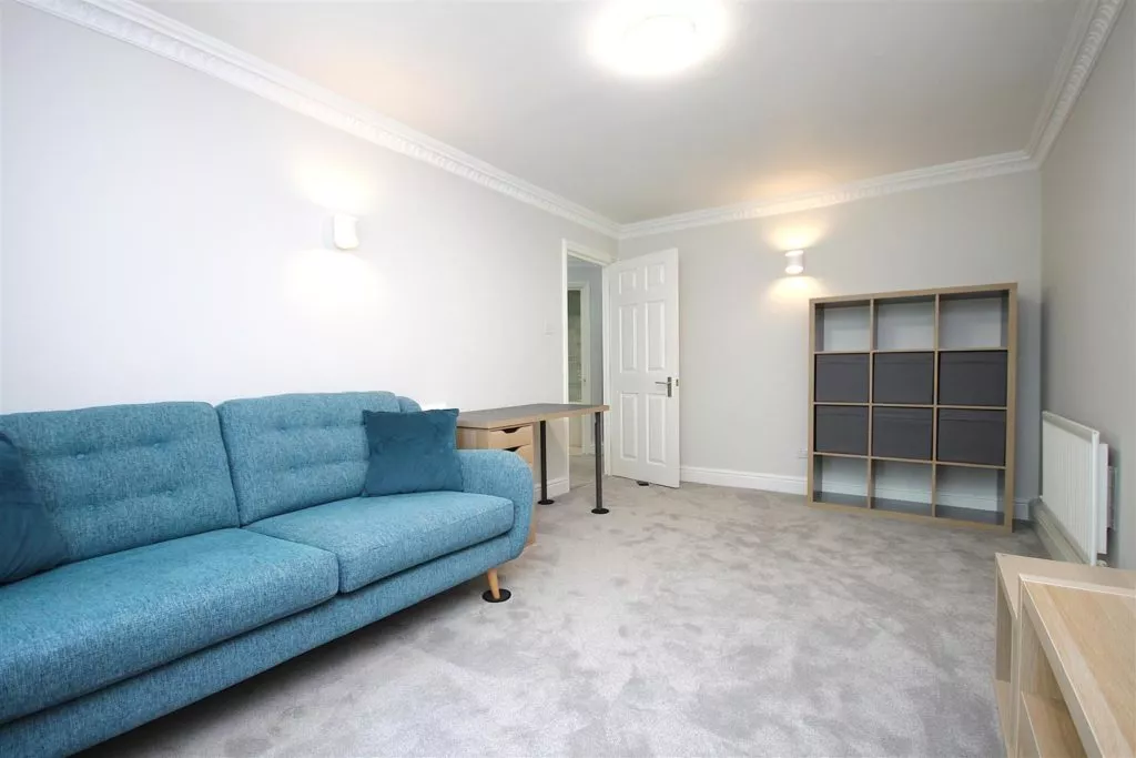 Flat Garlands Road in Mole Valley
