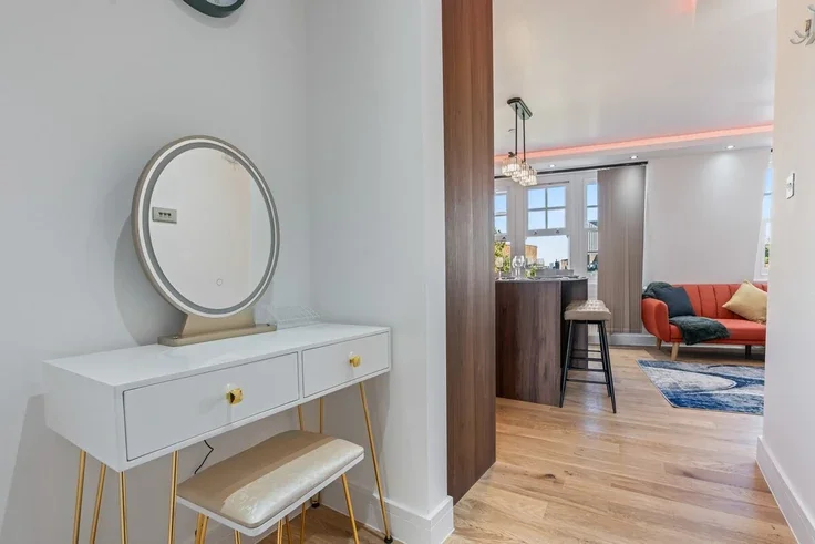Flat McAuley Close in Greater London