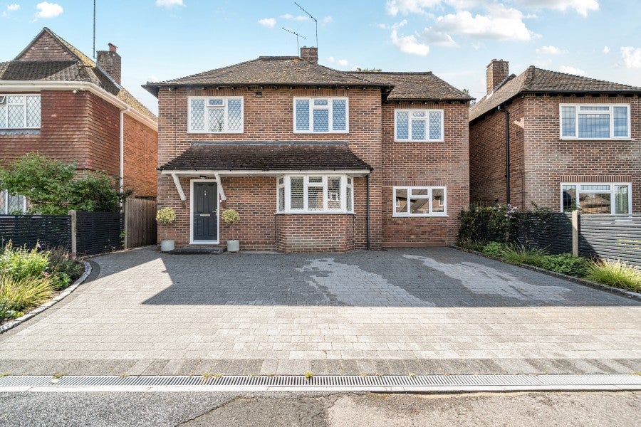 House Lovelace Drive in Woking