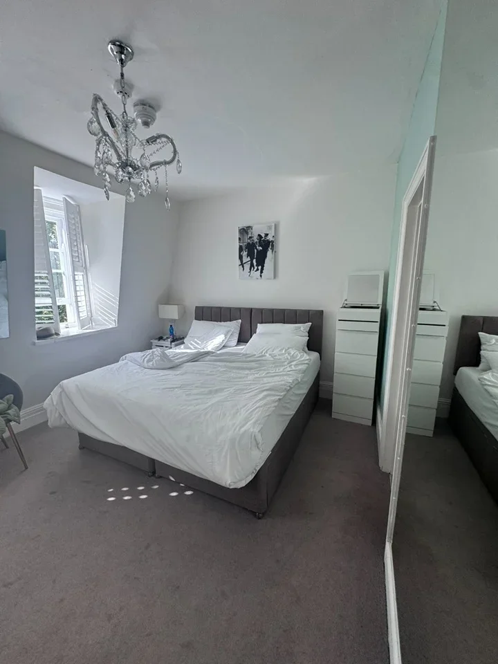 Room Bayswater Road in City of Westminster