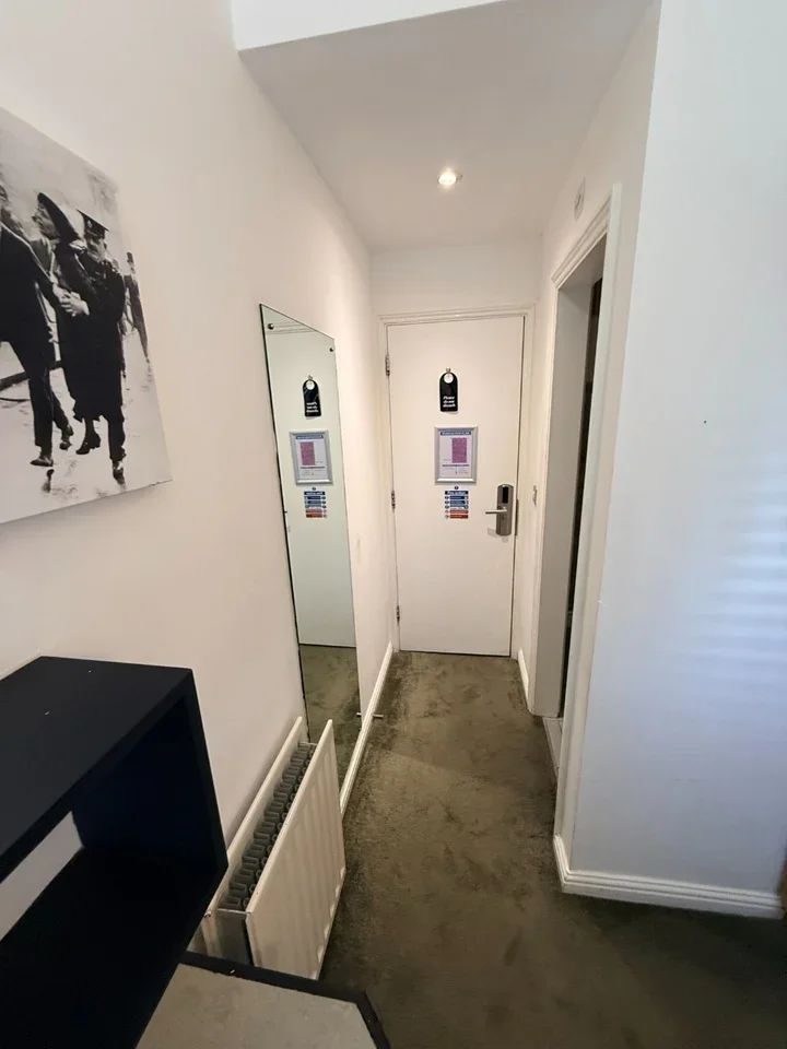 Room Bayswater Road in City of Westminster