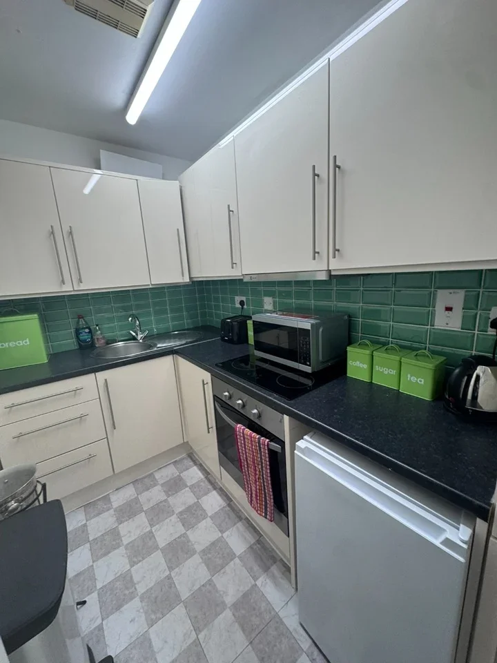 Room Bayswater Road in City of Westminster