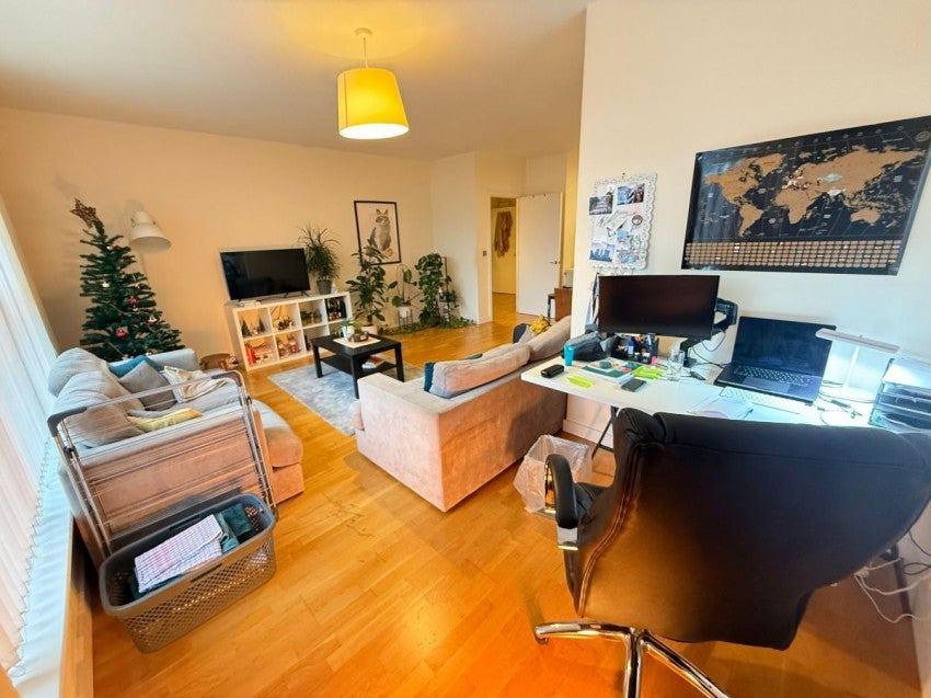 Flat Axminster Road in Greater London