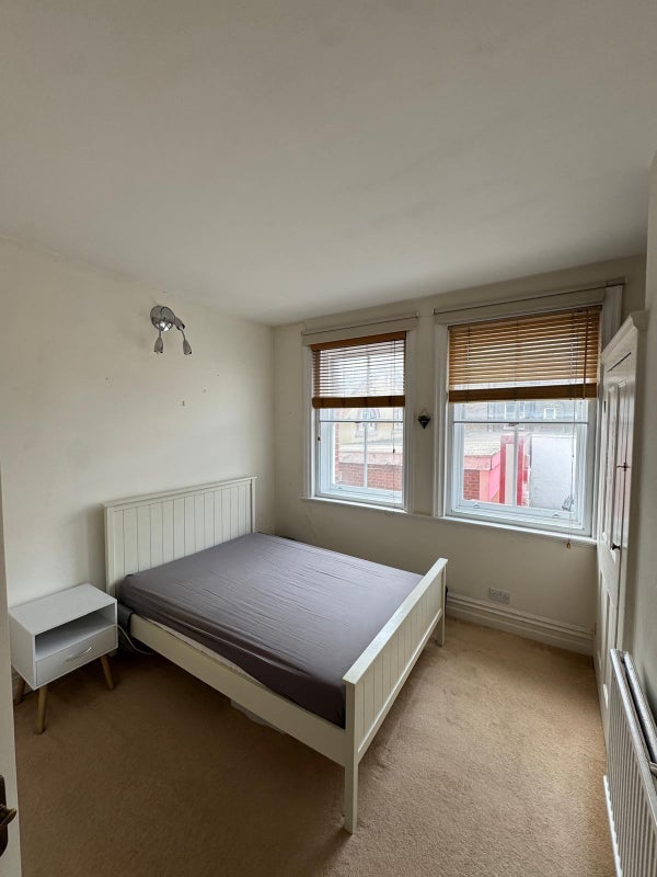Flat Pulton Place in Greater London