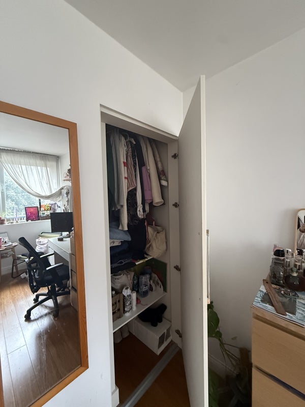 Room Canal Walk in Greater London