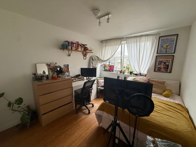 Room Canal Walk in Greater London