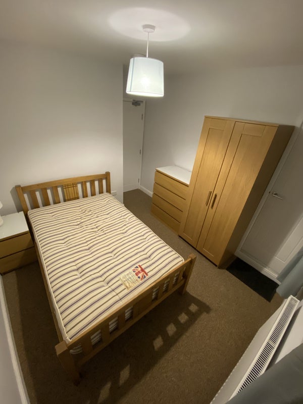 Room Dunkery Road in Greater London