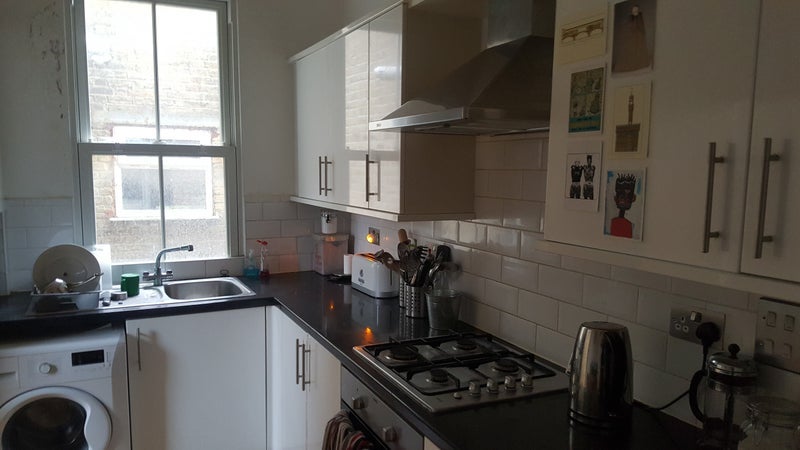 Room Ferndale Road in Greater London