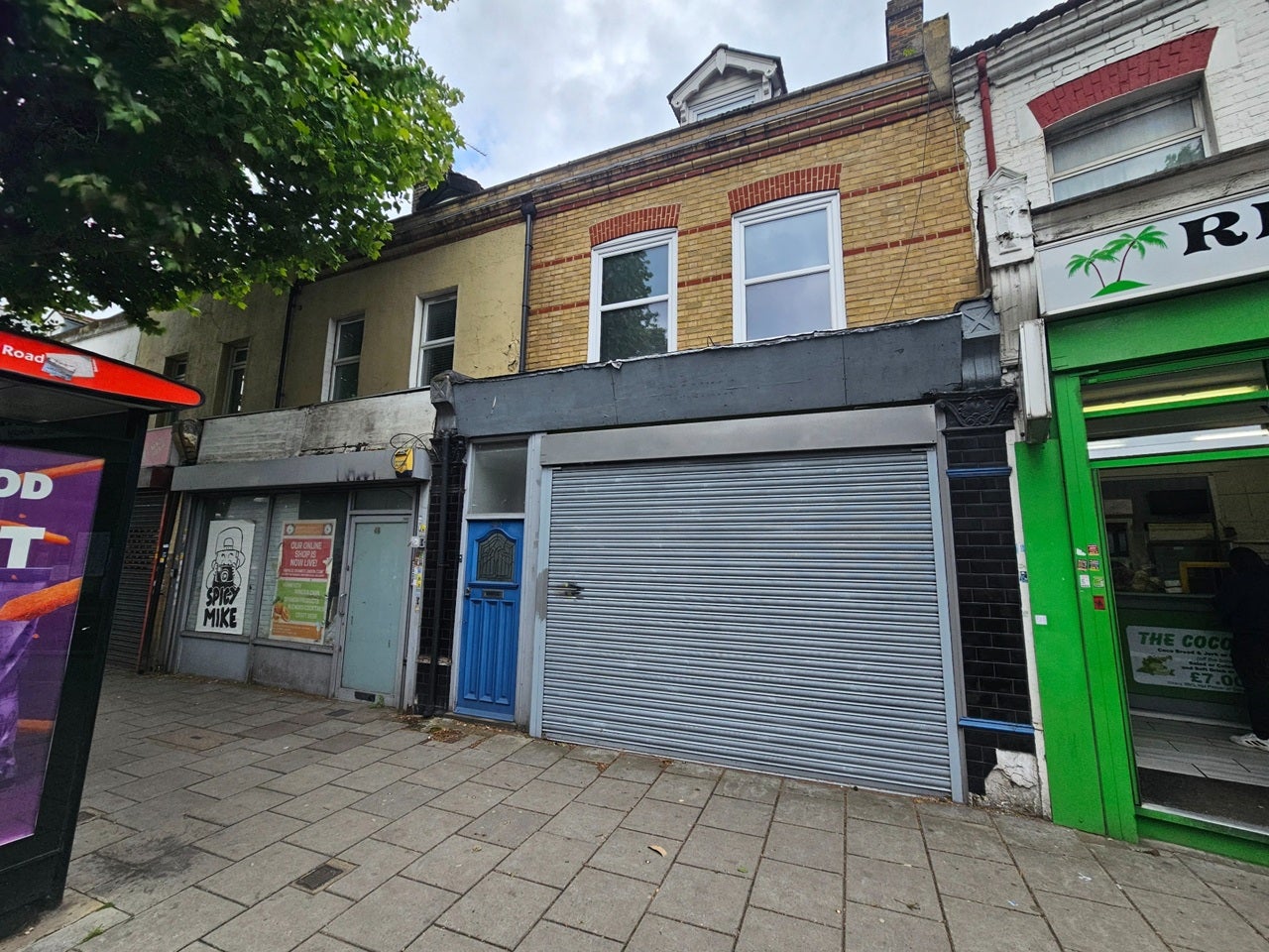 Flat Grove Vale in Greater London