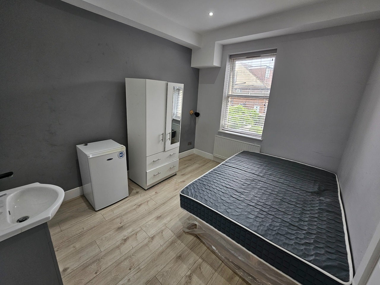 Flat Grove Vale in Greater London