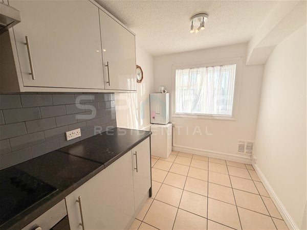 Flat Shenley Road in Hertsmere