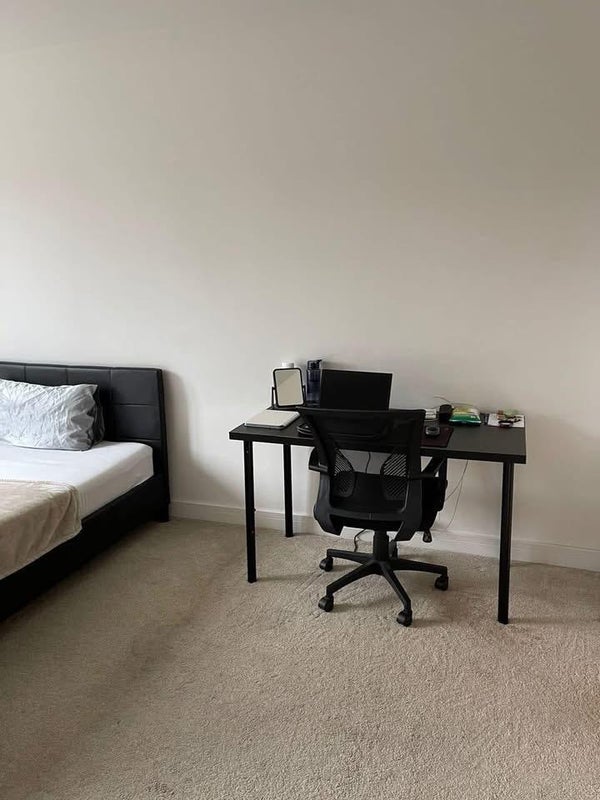 Room Clarence Road in Greater London