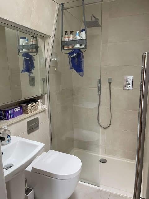Room Clarence Road in Greater London