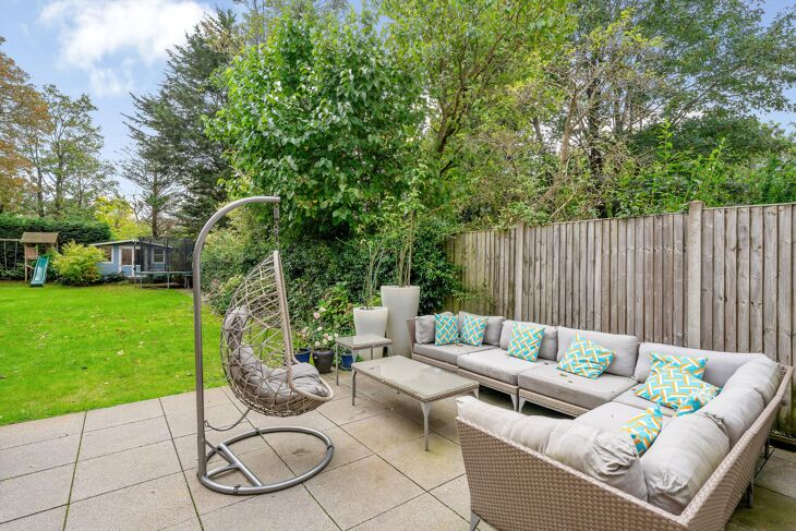 Flat Walm Lane in Greater London