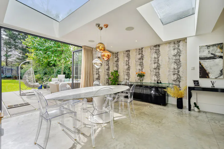 Flat Walm Lane in Greater London