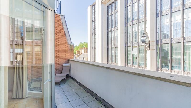 Flat Young Street in Greater London