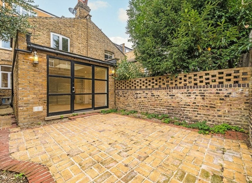 House Bovingdon Road in Greater London