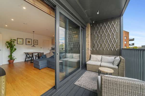 Flat Skippers Yard in Greater London