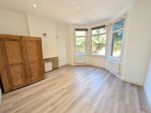 Flat Goldhawk Road in Greater London