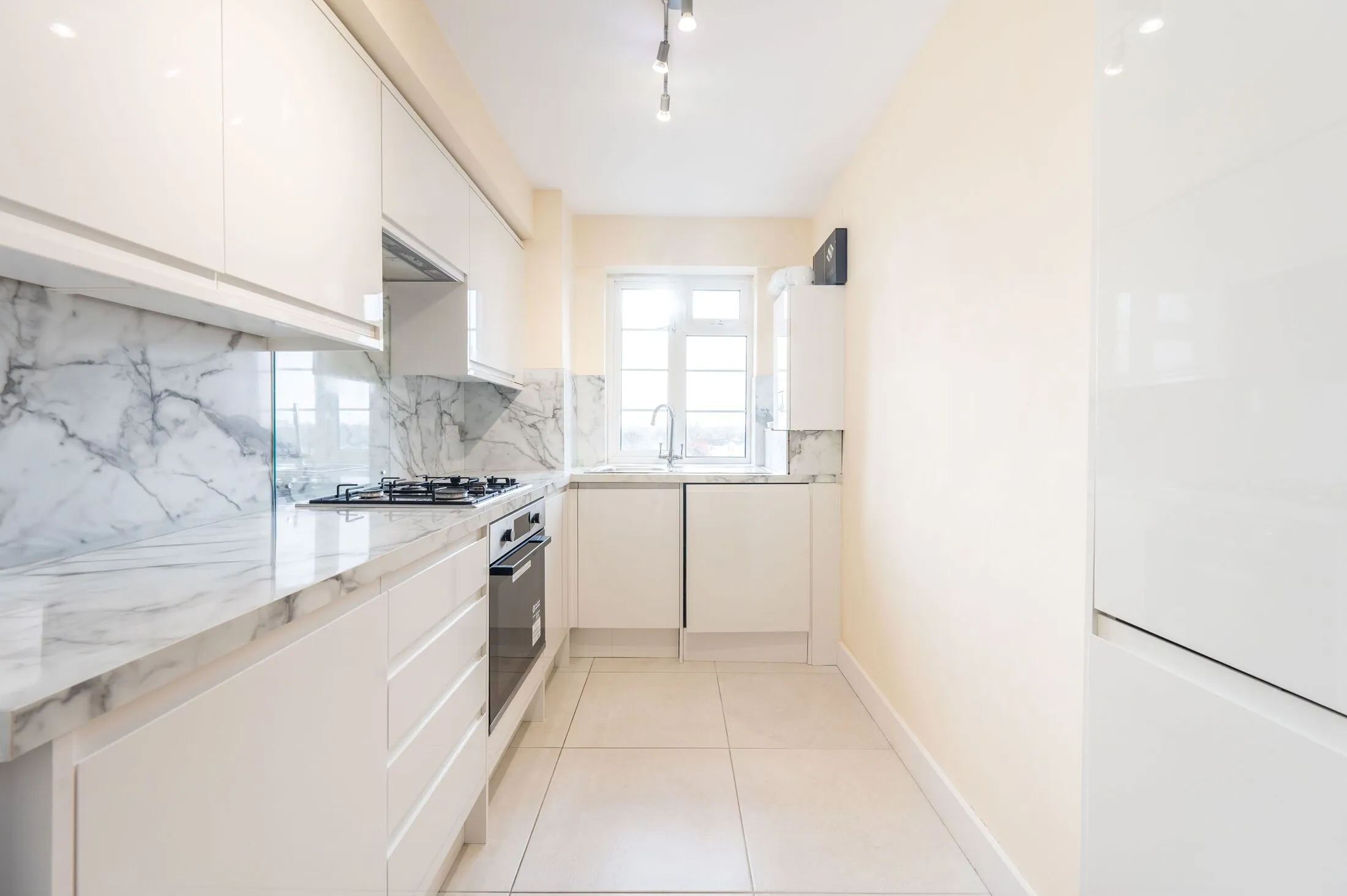 Flat Ashford Road in Greater London
