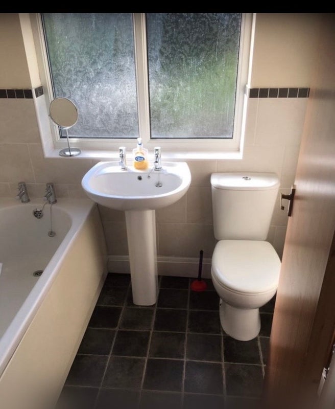Room Hollyleigh Avenue in Bristol