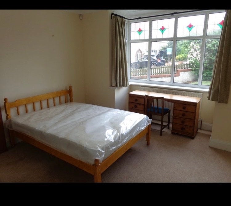 Room Hollyleigh Avenue in Bristol