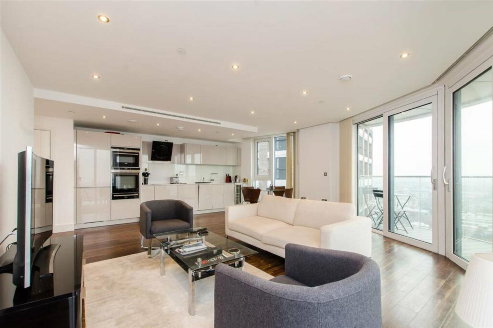 Flat Alie Street in Greater London