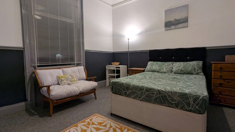 Room Hendon Valley Road in Sunderland