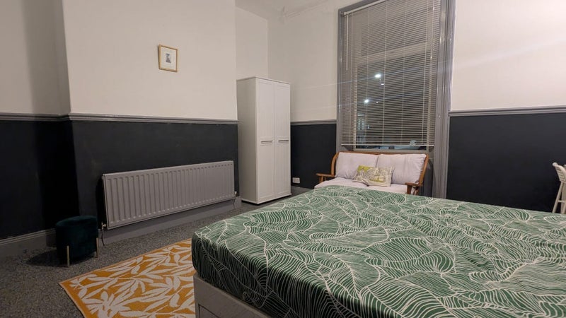 Room Hendon Valley Road in Sunderland