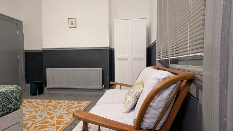 Room Hendon Valley Road in Sunderland