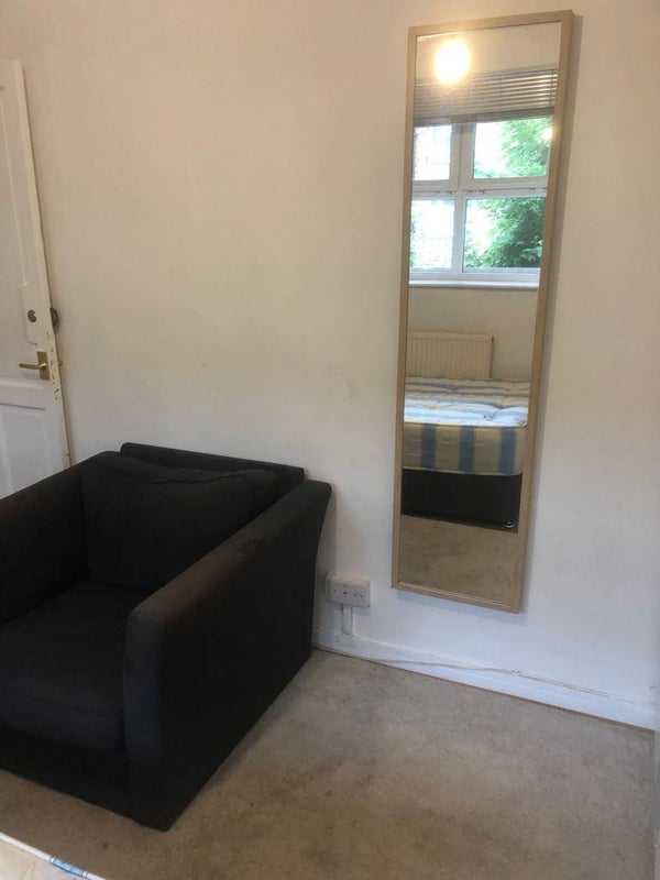 Room Hudson Close in Greater London