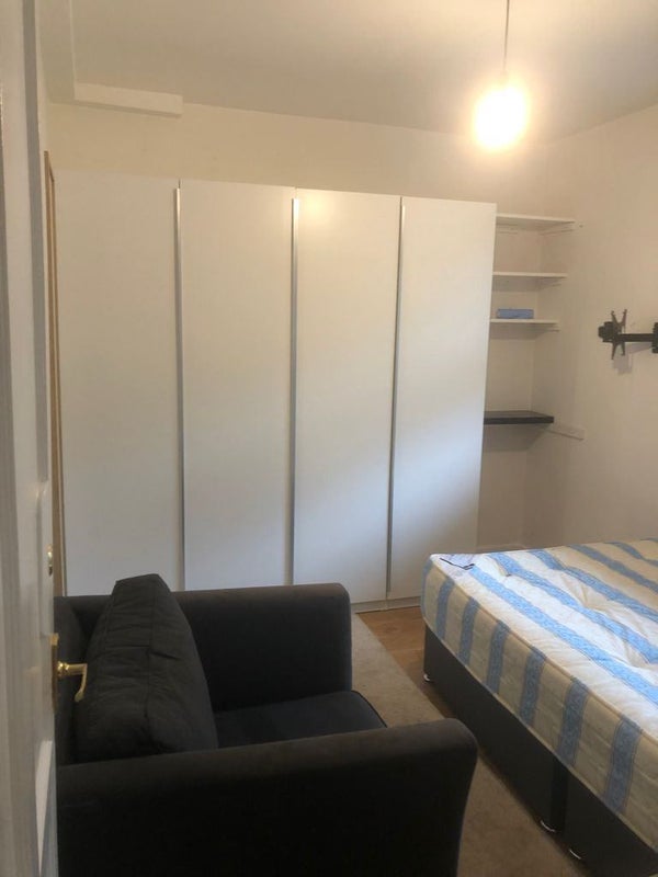 Room Hudson Close in Greater London