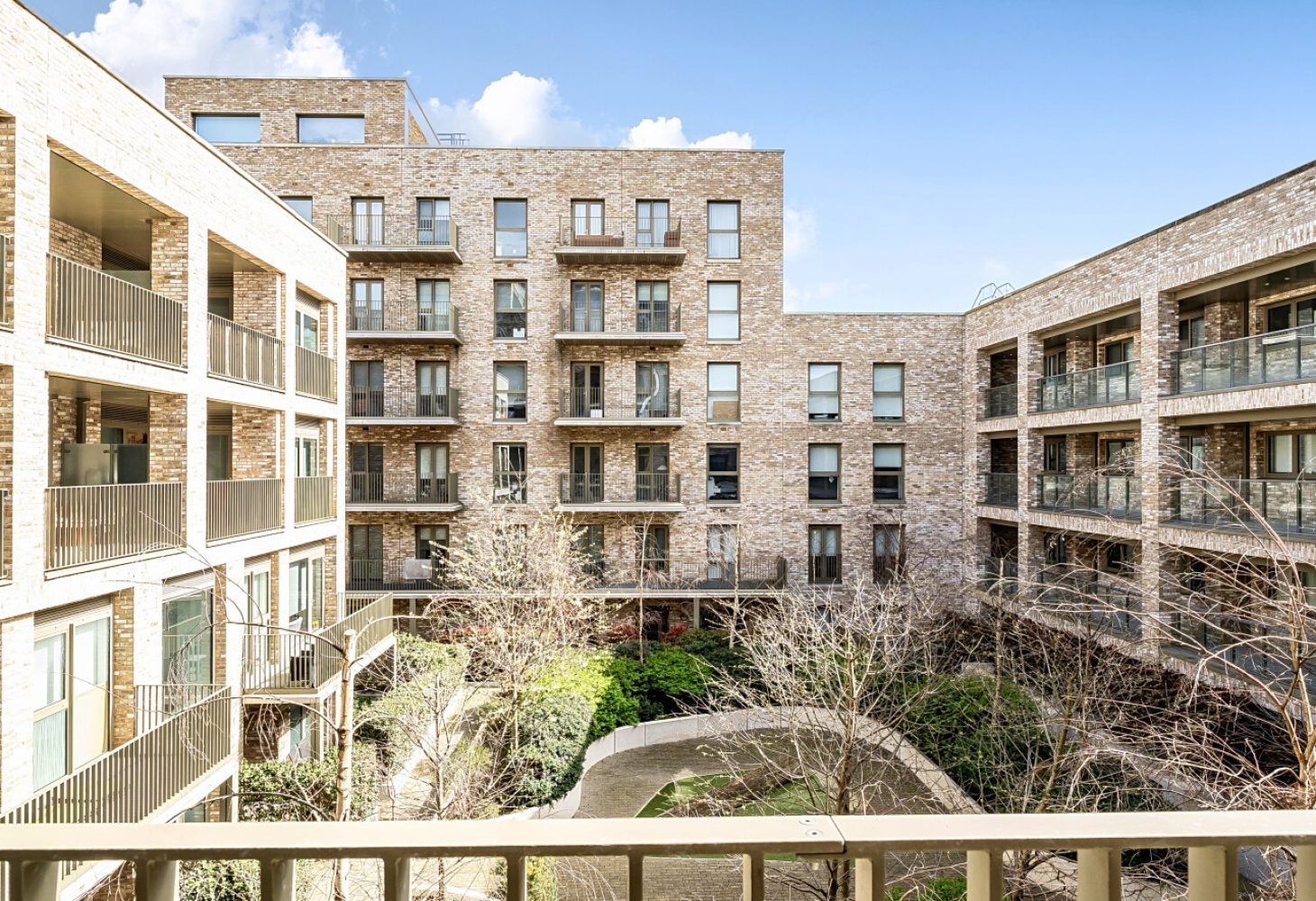 Flat Atlantis Avenue in Greater London