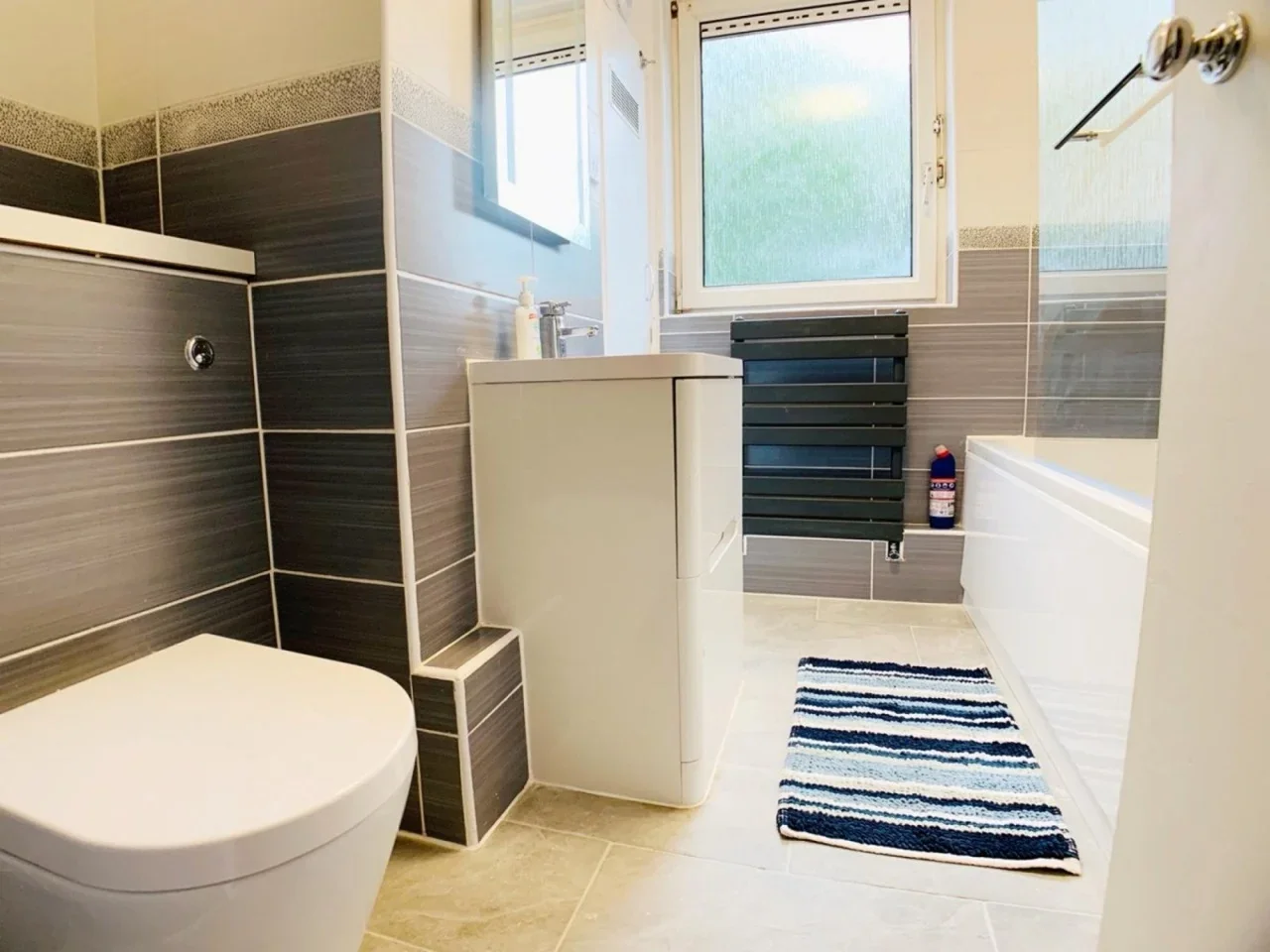 Room Downham Road in Greater London