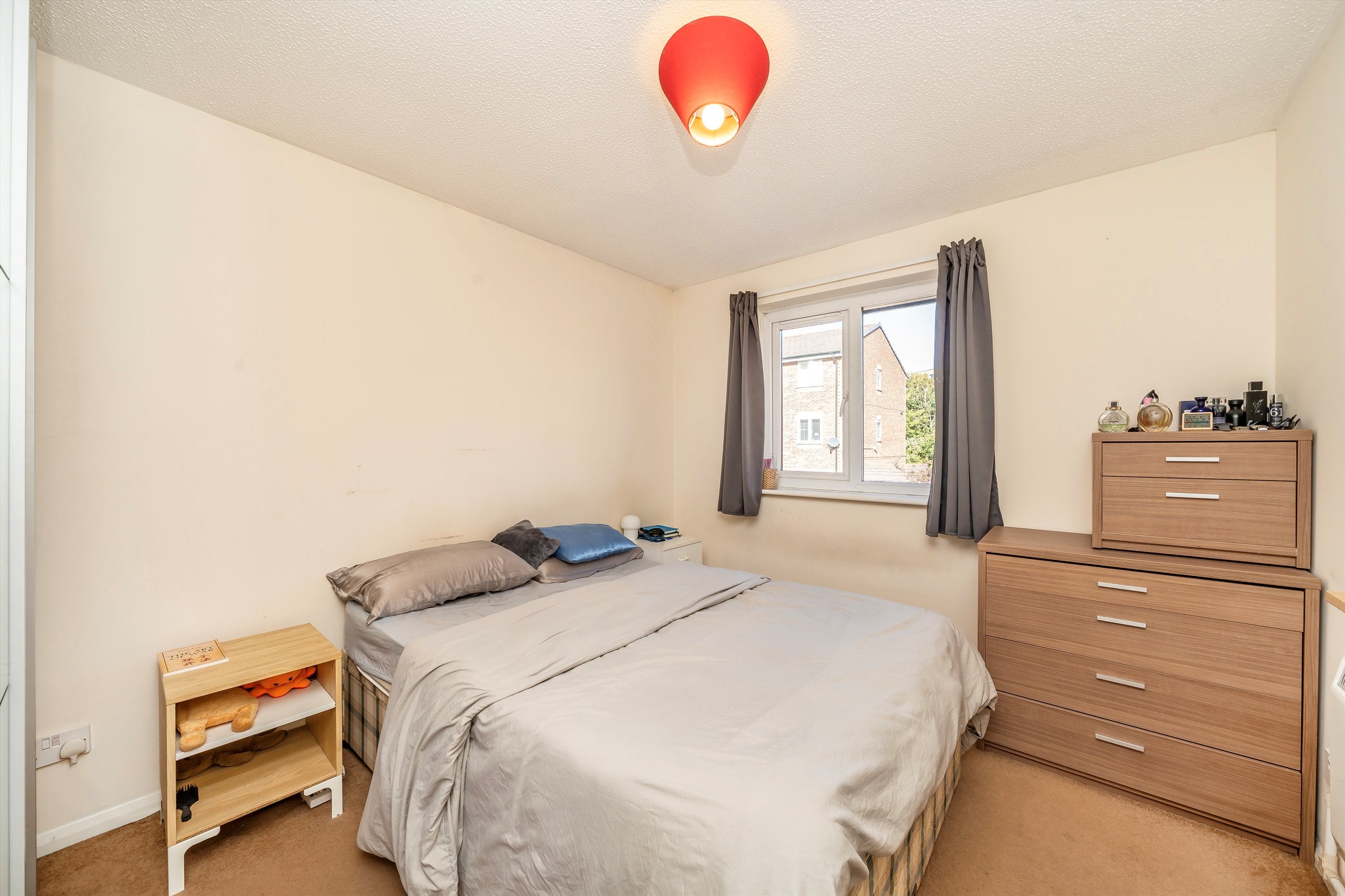 Flat Bernard Ashley Drive in Greater London