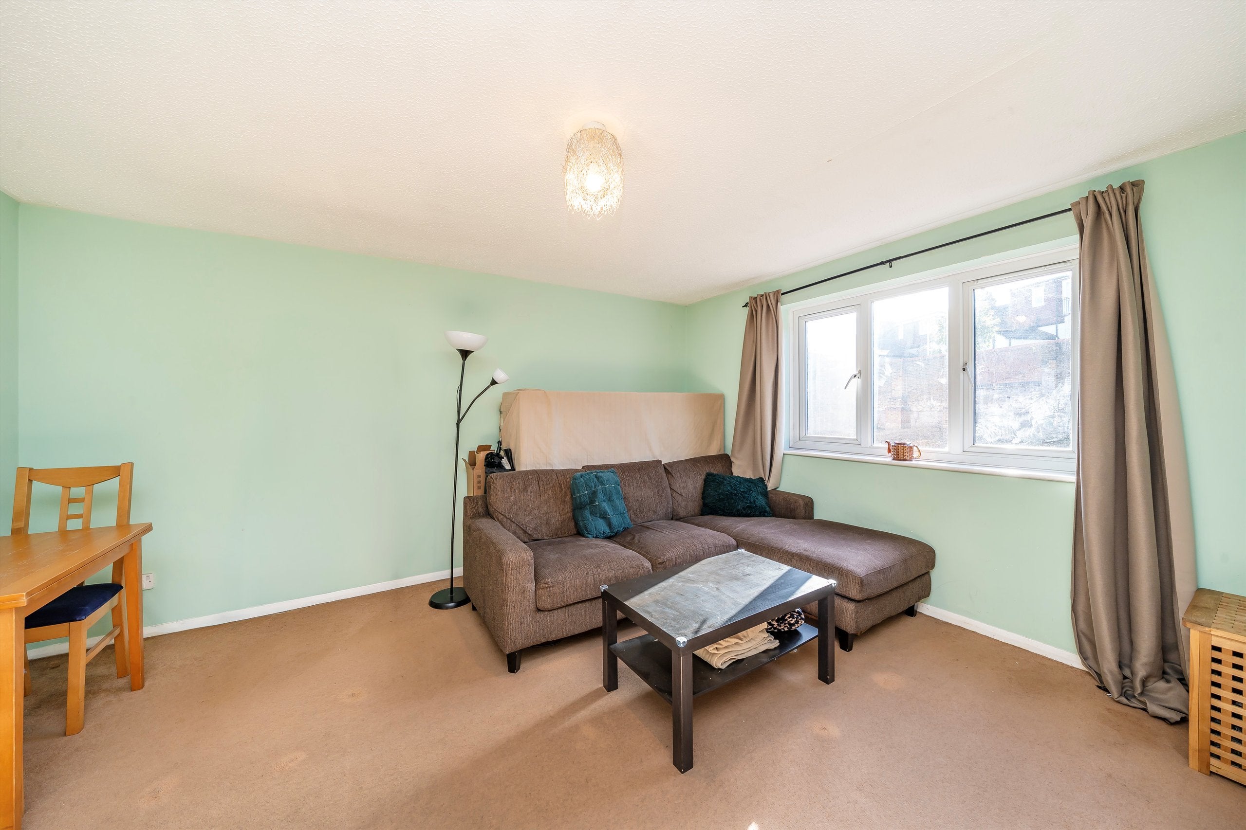 Flat Bernard Ashley Drive in Greater London