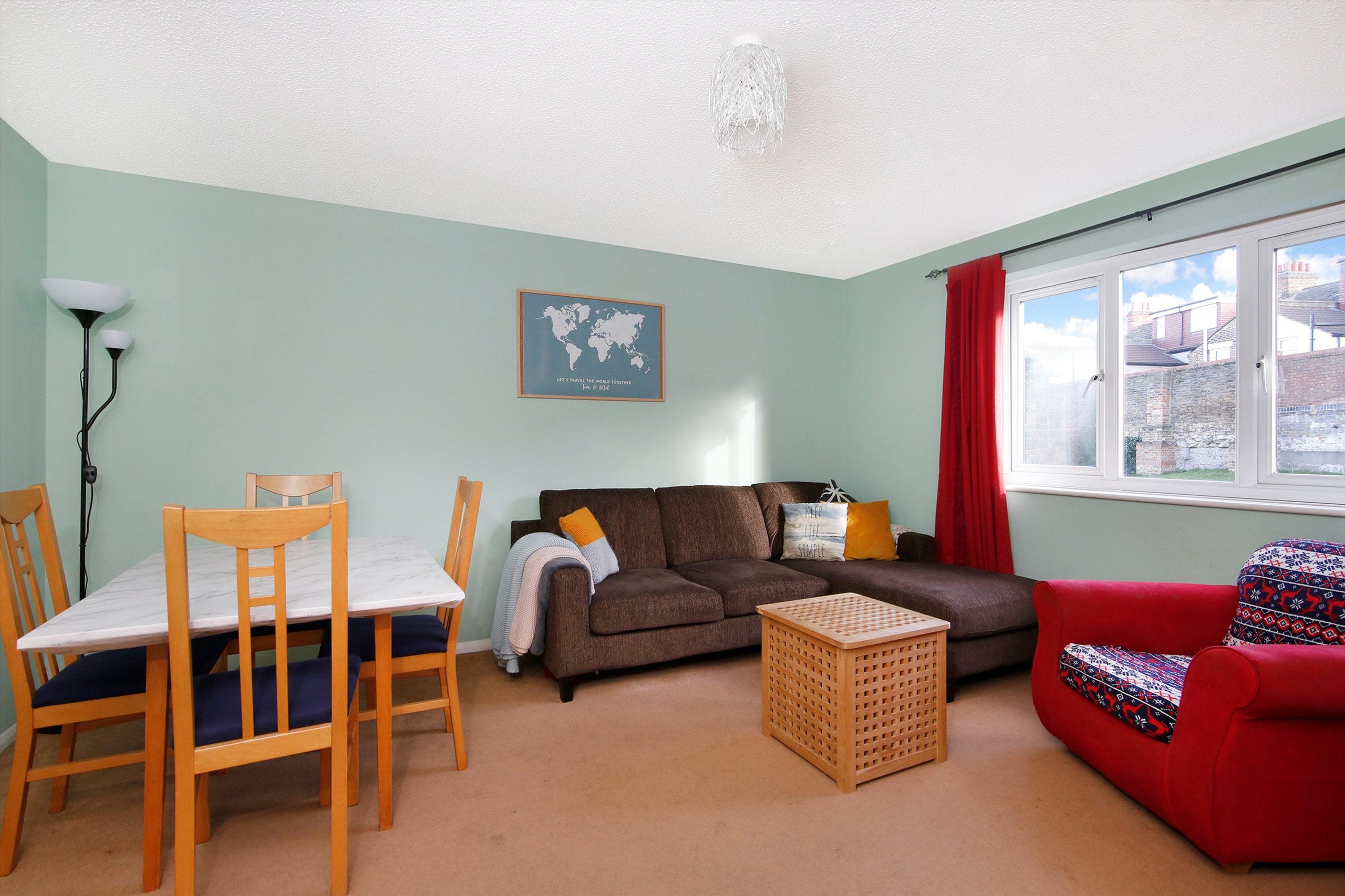 Flat Bernard Ashley Drive in Greater London