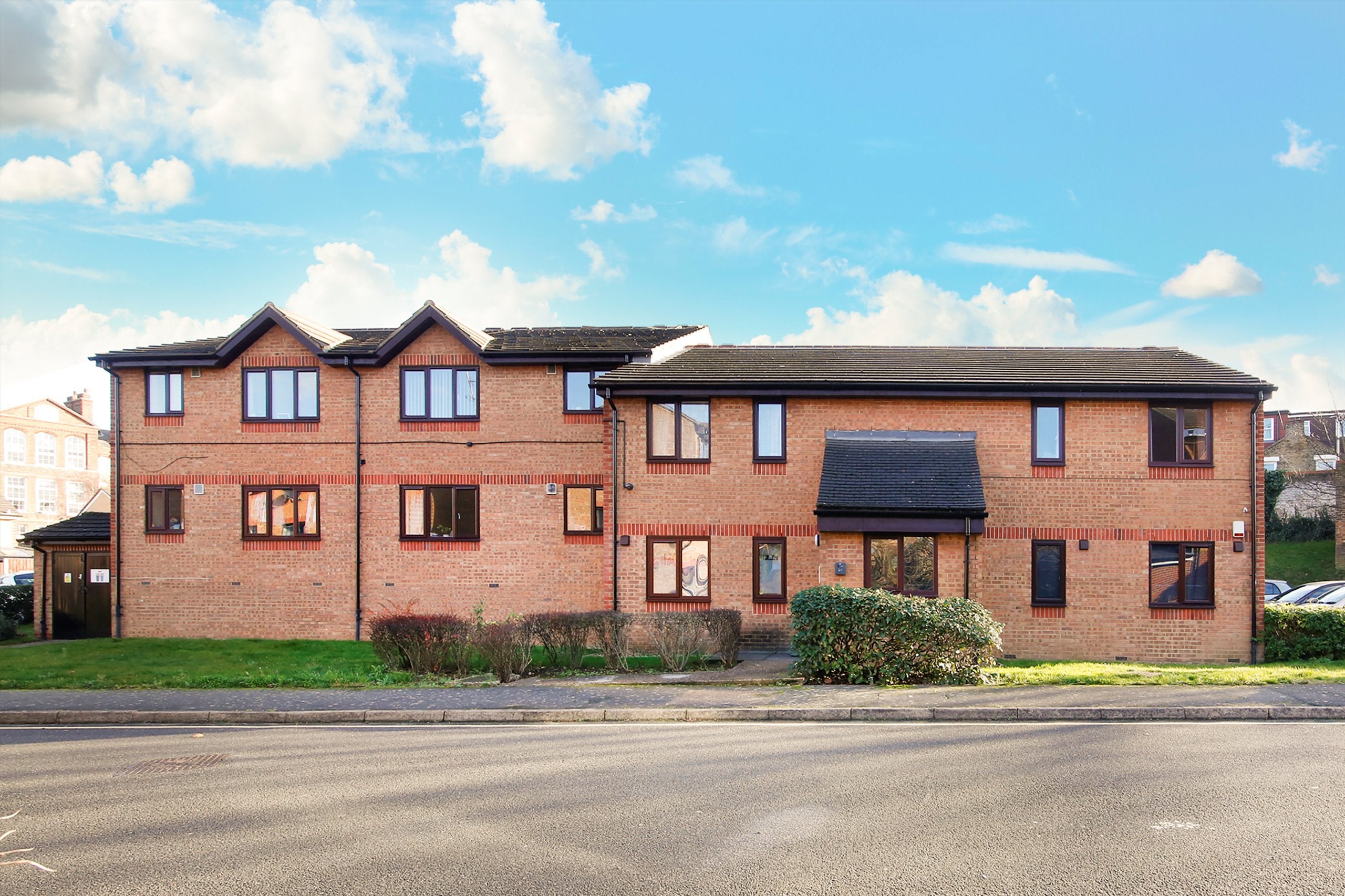 Flat Bernard Ashley Drive in Greater London