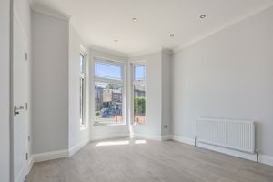 Flat Goodmayes Road in Greater London