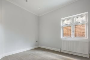 Flat Goodmayes Road in Greater London